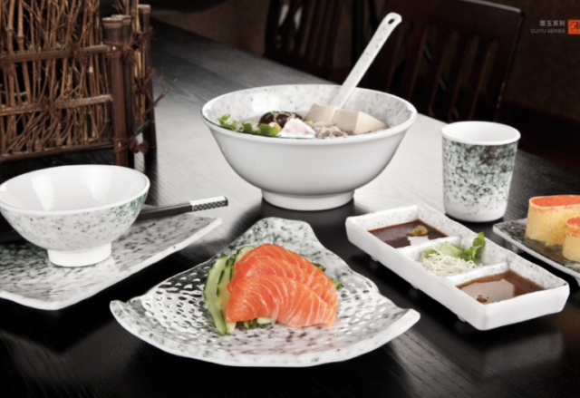 So sánh độ bền chén dĩa melamine nhập khẩu và gốm sứ