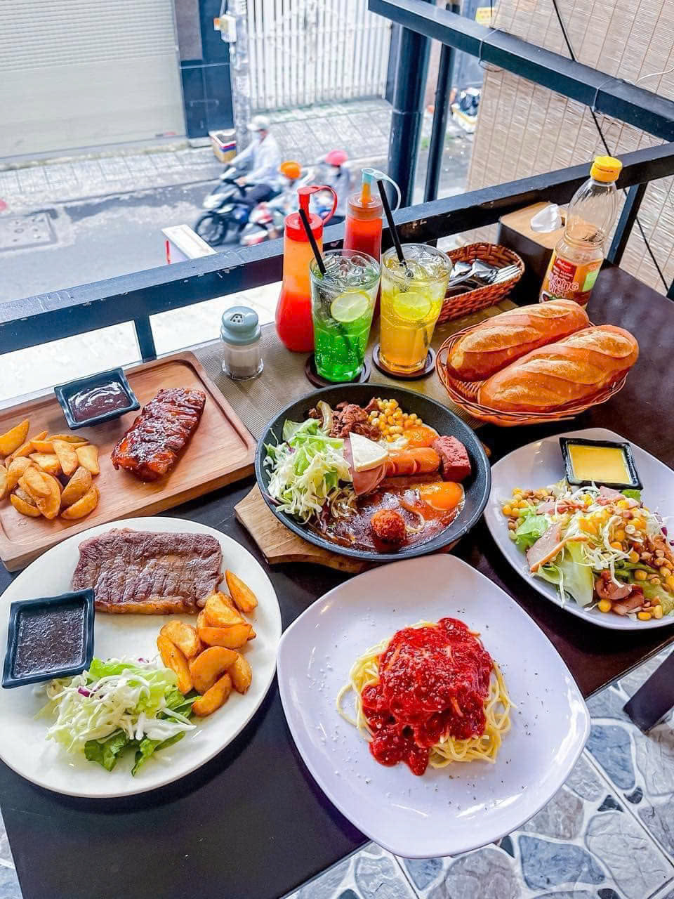 Xu Hướng Ngành F&B 2026: Cuộc Đua Tối Ưu Chi Phí Và Sự Lên Ngôi Của Vật Liệu Bền Vững